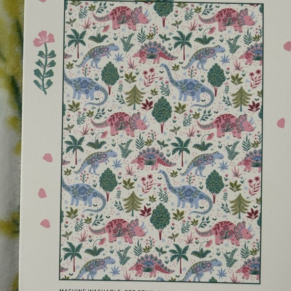 Leo’s Fort Girly Pink Purple Green Blue White Dinosaur Blanket 50 x 70 NWT - Picture 5 of 9